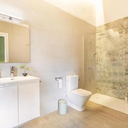 Cova Cuberes Holiday home Erinya